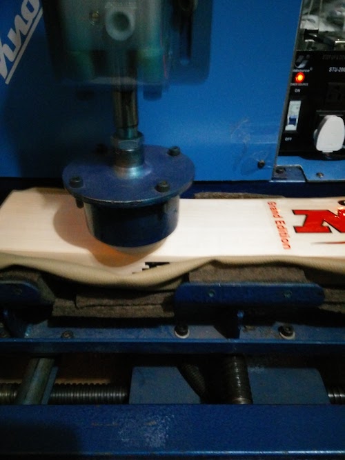 Shop Best Price 9000 Knocks Cricket Bat Knocking Machine Online